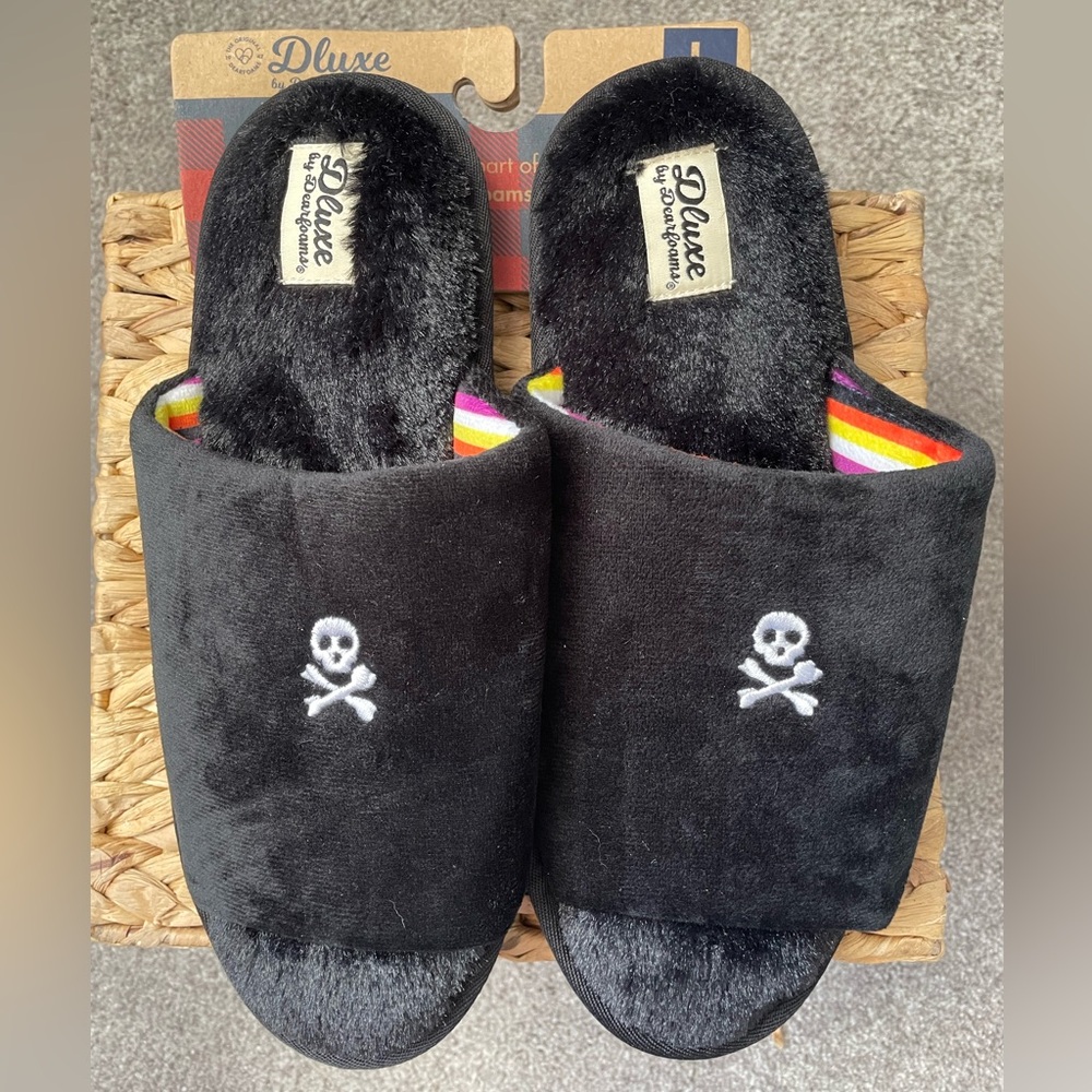 Women’s Black Halloween Skull & Crossbones Slippers